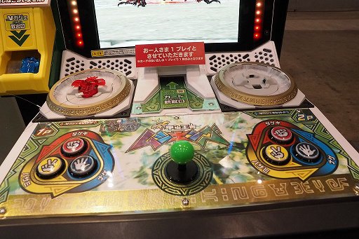 画像ギャラリー No.006のサムネイル画像 / ［JAEPO 2015］人気キッズ向けカードゲームが堂々復活。哀川 翔さんも太鼓判を押した「新甲虫王者ムシキング」ステージをレポート