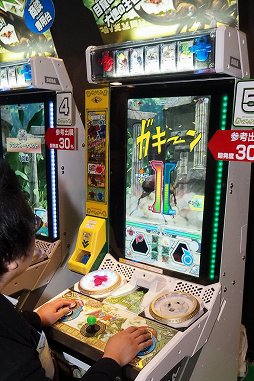 画像ギャラリー No.007のサムネイル画像 / ［JAEPO 2015］人気キッズ向けカードゲームが堂々復活。哀川 翔さんも太鼓判を押した「新甲虫王者ムシキング」ステージをレポート