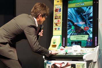 画像ギャラリー No.018のサムネイル画像 / ［JAEPO 2015］人気キッズ向けカードゲームが堂々復活。哀川 翔さんも太鼓判を押した「新甲虫王者ムシキング」ステージをレポート