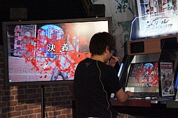 画像ギャラリー No.014のサムネイル画像 / 本日稼働開始「スクール オブ ラグナロク」のオープニングイベントをレポート。プロゲーマー・ふ〜ど選手とゲーマー芸人・ブービー鍛冶さんが激突