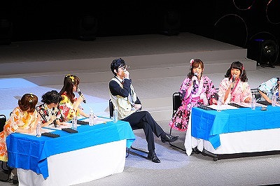 画像ギャラリー No.004のサムネイル画像 / 「アイドルマスター シンデレラガールズ」,「デレラジA」公録イベントをレポ。武内さんがイジり倒され,桜咲さんが恐怖を呼ぶ!?