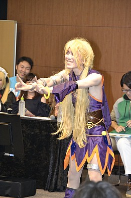 画像ギャラリー No.017のサムネイル画像 / 「DEAD OR ALIVE FESTIVAL」のフォト＆コスプレイベントをレポート。本物そっくりのバース登場に会場は騒然