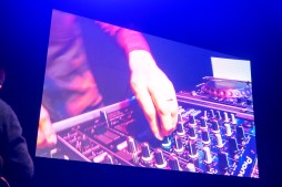 画像ギャラリー No.008のサムネイル画像 / 「crossbeats REV.」は最初からアーケードを目指して作ったタイトル――プロデューサーNAOKI氏にJAEPO会場で話を聞いてみた