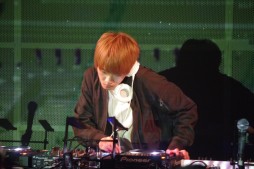 画像ギャラリー No.004のサムネイル画像 / 「crossbeats REV. SHARING DJ PARTY -2017 SPRING-」フォトレポート。8名のアーティスト陣が4時間以上にわたり熱いライブを繰り広げる