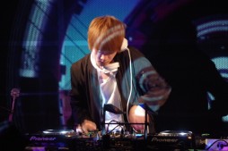 画像ギャラリー No.005のサムネイル画像 / 「crossbeats REV. SHARING DJ PARTY -2017 SPRING-」フォトレポート。8名のアーティスト陣が4時間以上にわたり熱いライブを繰り広げる