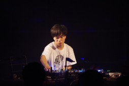 画像ギャラリー No.010のサムネイル画像 / 「crossbeats REV. SHARING DJ PARTY -2017 SPRING-」フォトレポート。8名のアーティスト陣が4時間以上にわたり熱いライブを繰り広げる