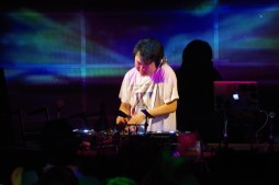 画像ギャラリー No.017のサムネイル画像 / 「crossbeats REV. SHARING DJ PARTY -2017 SPRING-」フォトレポート。8名のアーティスト陣が4時間以上にわたり熱いライブを繰り広げる