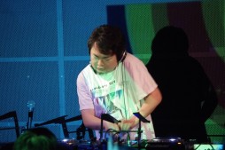 画像ギャラリー No.018のサムネイル画像 / 「crossbeats REV. SHARING DJ PARTY -2017 SPRING-」フォトレポート。8名のアーティスト陣が4時間以上にわたり熱いライブを繰り広げる