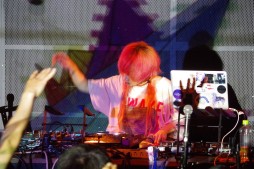 画像ギャラリー No.021のサムネイル画像 / 「crossbeats REV. SHARING DJ PARTY -2017 SPRING-」フォトレポート。8名のアーティスト陣が4時間以上にわたり熱いライブを繰り広げる