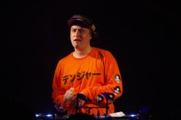 画像ギャラリー No.025のサムネイル画像 / 「crossbeats REV. SHARING DJ PARTY -2017 SPRING-」フォトレポート。8名のアーティスト陣が4時間以上にわたり熱いライブを繰り広げる