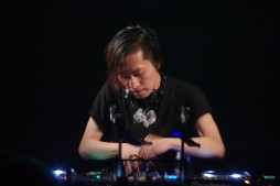 画像ギャラリー No.028のサムネイル画像 / 「crossbeats REV. SHARING DJ PARTY -2017 SPRING-」フォトレポート。8名のアーティスト陣が4時間以上にわたり熱いライブを繰り広げる