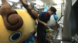 画像ギャラリー No.001のサムネイル画像 / マクドナルドオリジナル「妖怪ウォッチカレンダー2017」が11月3日発売。本日予約開始