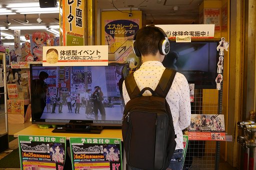 画像ギャラリー No.001のサムネイル画像 / 道行く人の顔を「力士シール」が侵食! 「CHAOS;CHILD」の“ユーザー体感型イベント”をレポート