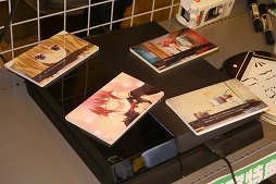 画像ギャラリー No.003のサムネイル画像 / 道行く人の顔を「力士シール」が侵食! 「CHAOS;CHILD」の“ユーザー体感型イベント”をレポート