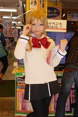 画像ギャラリー No.004のサムネイル画像 / 道行く人の顔を「力士シール」が侵食! 「CHAOS;CHILD」の“ユーザー体感型イベント”をレポート