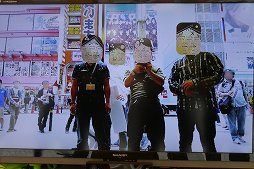 画像ギャラリー No.008のサムネイル画像 / 道行く人の顔を「力士シール」が侵食! 「CHAOS;CHILD」の“ユーザー体感型イベント”をレポート