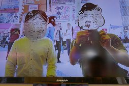 画像ギャラリー No.009のサムネイル画像 / 道行く人の顔を「力士シール」が侵食! 「CHAOS;CHILD」の“ユーザー体感型イベント”をレポート