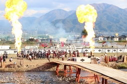 画像ギャラリー No.002のサムネイル画像 / イケメン武将たちとふたり旅気分が楽しめる「イケメン戦国」×山梨県笛吹市コラボ&大迫力の川中島合戦戦国絵巻レポート