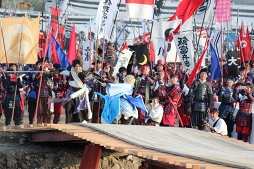 画像ギャラリー No.076のサムネイル画像 / イケメン武将たちとふたり旅気分が楽しめる「イケメン戦国」×山梨県笛吹市コラボ&大迫力の川中島合戦戦国絵巻レポート