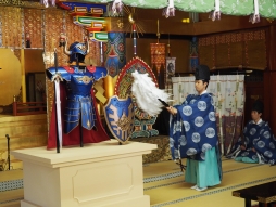 画像ギャラリー No.004のサムネイル画像 / 「ドラゴンクエストミュージアム」で展示される「伝説のロト装備」のお清めレポートが到着