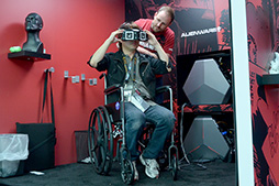 画像ギャラリー No.019のサムネイル画像 / ［E3 2015］新型HMD「StarVR」を西川善司が体験。「5K解像度で視界角210度」はVR体験をどう変える？