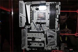画像ギャラリー No.005のサムネイル画像 / ［CES 2017］次世代CPU「Ryzen」対応の新チップセット搭載マザーボードも準備よし？ AMDブースで発見した17製品を写真でチェック