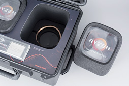 画像ギャラリー No.007のサムネイル画像 / 「Ryzen Threadripper」到着! これまでにない製品ボックスと,アイデア賞モノのCPU取り付け方法を見てみよう