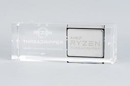 画像ギャラリー No.008のサムネイル画像 / 「Ryzen Threadripper」到着! これまでにない製品ボックスと,アイデア賞モノのCPU取り付け方法を見てみよう
