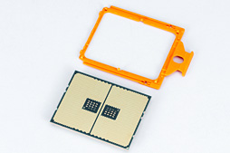 画像ギャラリー No.035のサムネイル画像 / 「Ryzen Threadripper」到着! これまでにない製品ボックスと,アイデア賞モノのCPU取り付け方法を見てみよう