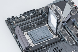 画像ギャラリー No.041のサムネイル画像 / 「Ryzen Threadripper」到着! これまでにない製品ボックスと,アイデア賞モノのCPU取り付け方法を見てみよう