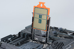 画像ギャラリー No.043のサムネイル画像 / 「Ryzen Threadripper」到着! これまでにない製品ボックスと,アイデア賞モノのCPU取り付け方法を見てみよう