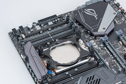 画像ギャラリー No.048のサムネイル画像 / 「Ryzen Threadripper」到着! これまでにない製品ボックスと,アイデア賞モノのCPU取り付け方法を見てみよう
