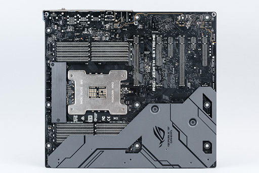 画像ギャラリー No.051のサムネイル画像 / 「Ryzen Threadripper」到着! これまでにない製品ボックスと,アイデア賞モノのCPU取り付け方法を見てみよう