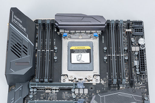 画像ギャラリー No.052のサムネイル画像 / 「Ryzen Threadripper」到着! これまでにない製品ボックスと,アイデア賞モノのCPU取り付け方法を見てみよう