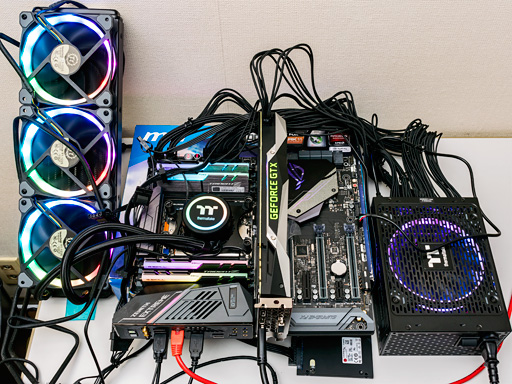 画像ギャラリー No.068のサムネイル画像 / 「Ryzen Threadripper」到着! これまでにない製品ボックスと,アイデア賞モノのCPU取り付け方法を見てみよう