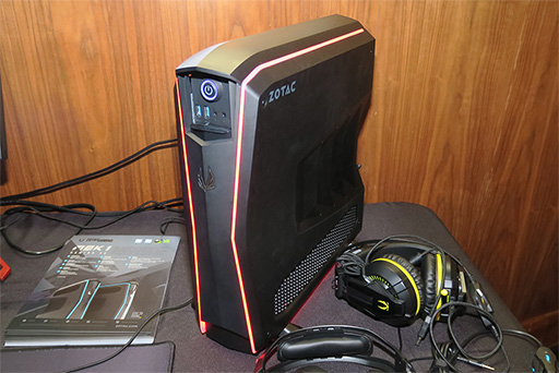 画像ギャラリー No.011のサムネイル画像 / Ryzen MobileやKaby Lake-G搭載ノートPCが目を惹く。CES 2018で見かけた注目のPC新製品をまとめてレポート