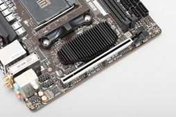画像ギャラリー No.023のサムネイル画像 / Raven Ridge「Ryzen 5 2400G」「Ryzen 3 2200G」到着。レビュワー向け評価キットの中身を見てみる