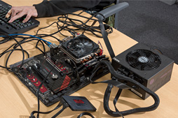 画像ギャラリー No.003のサムネイル画像 / Raven Ridge「Ryzen 5 2400G」「Ryzen 3 2200G」の統合型GPUでOverwatchとWoWs，PUBGは満足にプレイできるのか。実際に確かめてみた