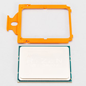 画像ギャラリー No.023のサムネイル画像 / 「Ryzen Threadripper 2950X」到着。第2世代の16コア32スレッド対応CPUは今回も特殊な製品ボックス入りだ