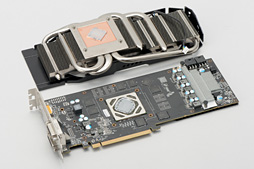 画像ギャラリー No.010のサムネイル画像 / PowerColorオリジナルクーラー搭載の「AXR9 380X 4GBD5-PPDHE」を試す。2016年を迎え，R9 380Xの立ち位置は変わったか