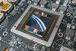 画像ギャラリー No.003のサムネイル画像 / 「Radeon R9 Fury X」レビュー。GeForceの上位モデルと戦えるRadeonが,唯一無二の特徴を武器に戻ってきた