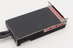 画像ギャラリー No.011のサムネイル画像 / 「Radeon R9 Fury X」レビュー。GeForceの上位モデルと戦えるRadeonが,唯一無二の特徴を武器に戻ってきた