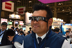 画像ギャラリー No.019のサムネイル画像 / ［E3 2015］西川善司の3DGE：網膜投射型デバイスを採用するHoloLens，試して分かったMR対応型HMDのすごさと課題