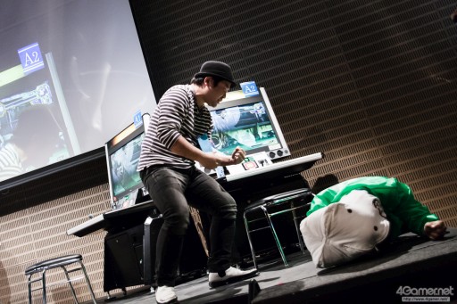 画像ギャラリー No.026のサムネイル画像 / セガの格ゲーイベント「APM D-1 FIGHTING FESTIVAL」フォトレポート。「ブレードアークス」「恋姫」「DOA5U」「GGXrdR」「電撃FCI」の2015年度最後の覇者が決定