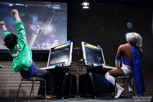 画像ギャラリー No.038のサムネイル画像 / セガの格ゲーイベント「APM D-1 FIGHTING FESTIVAL」フォトレポート。「ブレードアークス」「恋姫」「DOA5U」「GGXrdR」「電撃FCI」の2015年度最後の覇者が決定