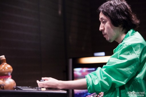 画像ギャラリー No.040のサムネイル画像 / セガの格ゲーイベント「APM D-1 FIGHTING FESTIVAL」フォトレポート。「ブレードアークス」「恋姫」「DOA5U」「GGXrdR」「電撃FCI」の2015年度最後の覇者が決定