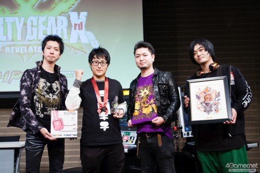 画像ギャラリー No.068のサムネイル画像 / セガの格ゲーイベント「APM D-1 FIGHTING FESTIVAL」フォトレポート。「ブレードアークス」「恋姫」「DOA5U」「GGXrdR」「電撃FCI」の2015年度最後の覇者が決定
