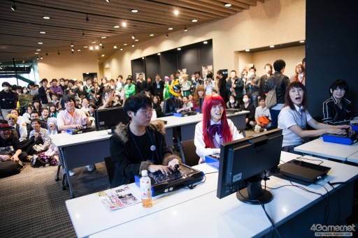 画像ギャラリー No.074のサムネイル画像 / セガの格ゲーイベント「APM D-1 FIGHTING FESTIVAL」フォトレポート。「ブレードアークス」「恋姫」「DOA5U」「GGXrdR」「電撃FCI」の2015年度最後の覇者が決定
