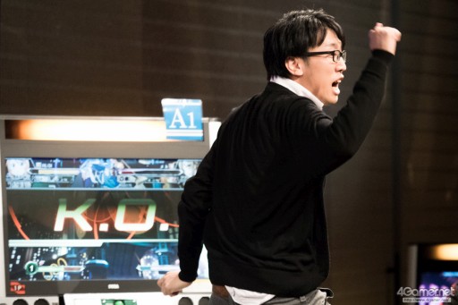 画像ギャラリー No.094のサムネイル画像 / セガの格ゲーイベント「APM D-1 FIGHTING FESTIVAL」フォトレポート。「ブレードアークス」「恋姫」「DOA5U」「GGXrdR」「電撃FCI」の2015年度最後の覇者が決定