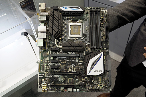 画像ギャラリー No.007のサムネイル画像 / ［COMPUTEX］Intelの次世代CPU「Skylake」対応マザーボードが展示される。発売は夏の終わり頃か